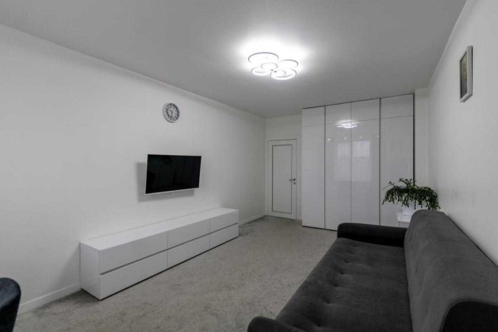 Продається квартира на Парковій Алеї. Права власності з 2021 року. - фото 1