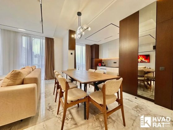 Стильна 3кім квартира з дизайнерським ремонтом, меблі та техніка, 92м2 Угорники