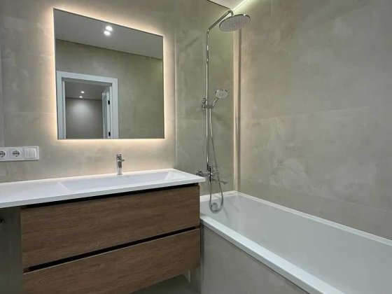 Велика 1 кім.квартира з ремонтом в ЖК Паркова Алея Угорники