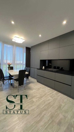 Унікальна видова квартира з дизайнерським ремонтом та видом на річку - фото 1