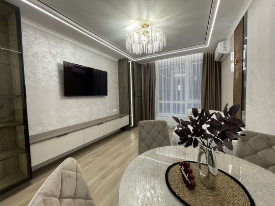 Продаж двох кімнатної квартири з ремонтом Паркова Алея Угорники