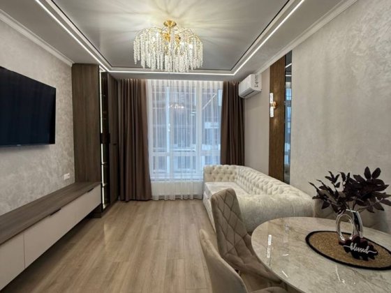 Комфортна та укомплектована 2 кім кіартира в закритому ЖК поруч з річк Угорники