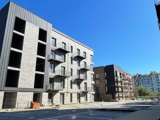 Продається 2 кім в ЖК Долішній!1 черга ! Крихівці