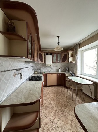 Продаж великої 4к квартири з гаражем та кладовою. Можна під постанову - фото 1