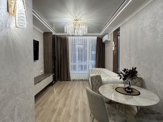 Стильна 2 кімнатна квартира на 4 поверсі, кухня- студія+ 2 спальні Микитинцы