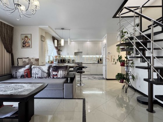 Трьохкімнатна квартира з ремонтом у Гранд Виллас. Газове опалення Ворзель