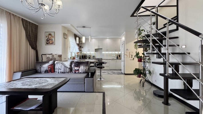 Трьохкімнатна квартира з ремонтом у Гранд Виллас. Газове опалення - фото 1