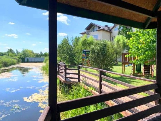 Голубое озеро. Продажа 2-комн. квартиры-студии в "клубном доме".