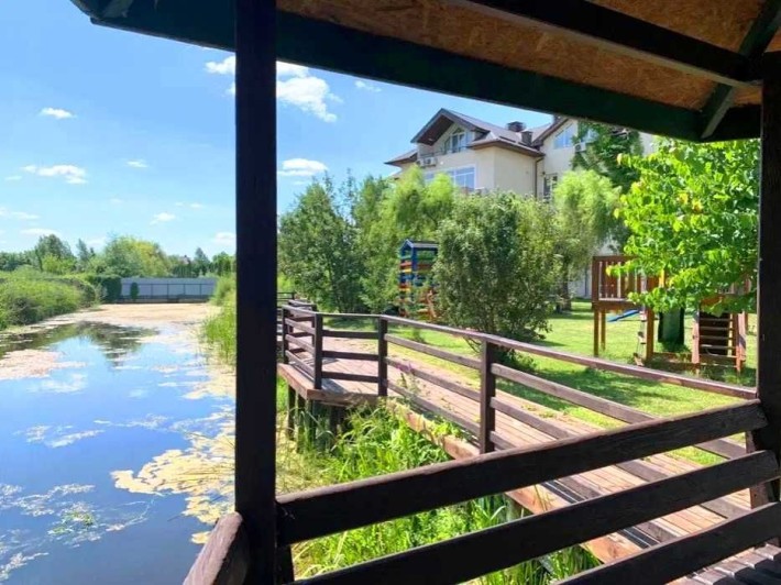 Голубое озеро. Продажа 2-комн. квартиры-студии в "клубном доме". - фото 1