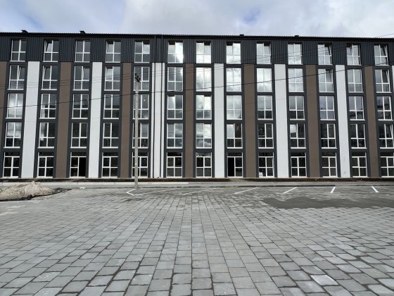 2кім квартира 48 м.кв + 36 м.кв двір Святопетрівське