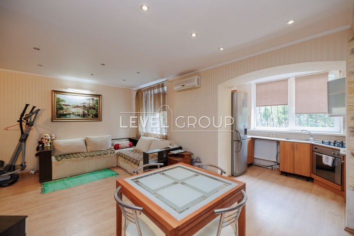 Продаж 2-кімн. квартири 80 м2, з ремонтом та гаражем в смт Глеваха - фото 1