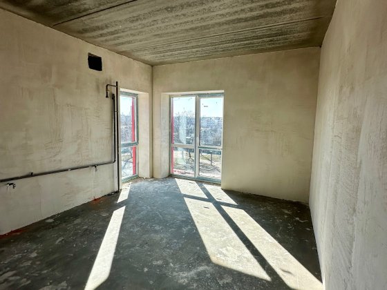 Евродвушка в центрі міста з балконом та поруч з школою Горенка