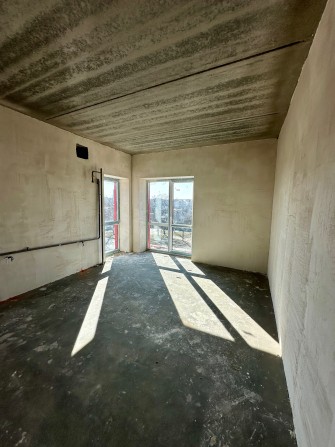 Евродвушка в центрі міста з балконом та поруч з школою - фото 1