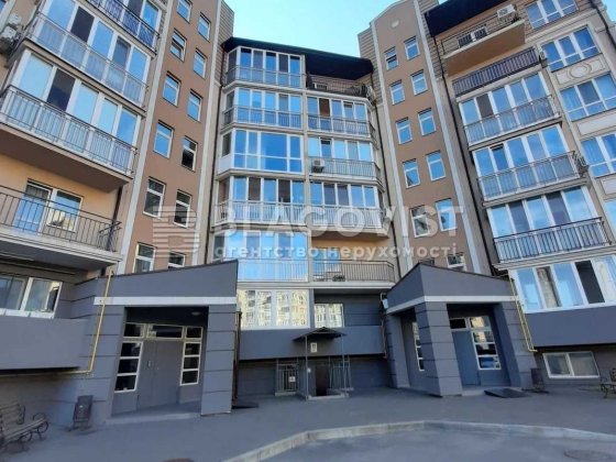 1к кв. Феофанія. 43м2. без ремонту. Хотів