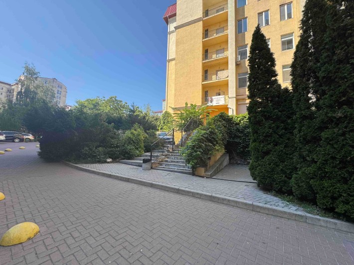 Продаж просторої квартири з терасою в ЖК "Чайка" - фото 1