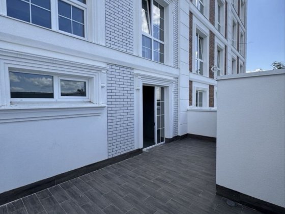 Двокімнатна квартира з терасою. с.Чайки Чайки