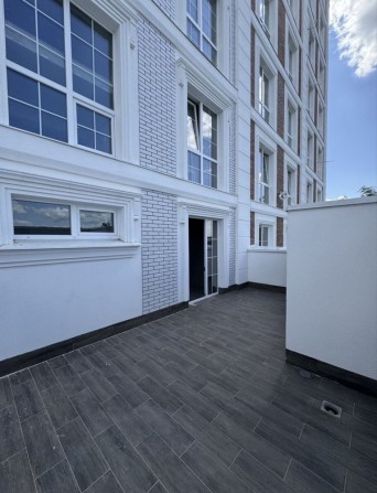 Двокімнатна квартира з терасою. с.Чайки - фото 1