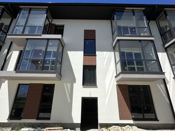 Продаж 2 кімнатна 2 секція 1 поверх Винники