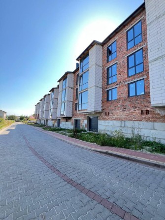 Продам 2-кімнатну квартиру в ЖК "Пори Року", с. Солонка - фото 1