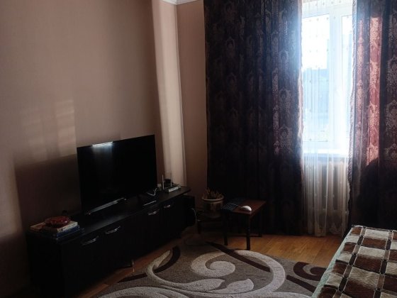 Продається 4-ох кімнатна квартира м. Городок в центі Городок