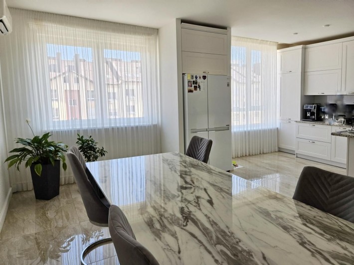 Продаж великої 3к квартири для сім'ї, з гаражем - фото 1