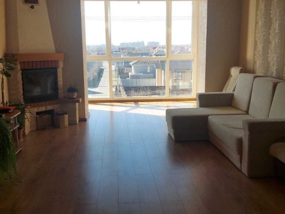 4-х комнатная квартира с. Фонтанка.