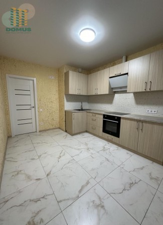 Продам 1 комн ЖК "59 Жемчужина", ул. Сахарова! Поселок! Ремонт! - фото 1