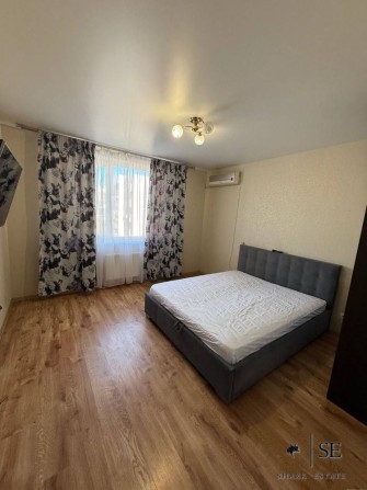 Продам однокомнатную квартиру ЖК 7 Небо! с мебелью техникой! 7км - фото 1