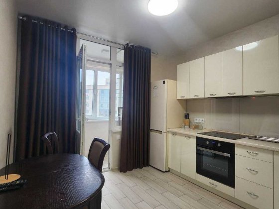 Продам евродвушку с ремонтом и балконом в 54 Жемчужине на Сахарова