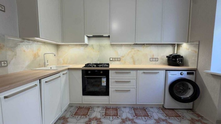 Продается  двух комнатная квартира возле моря - фото 1