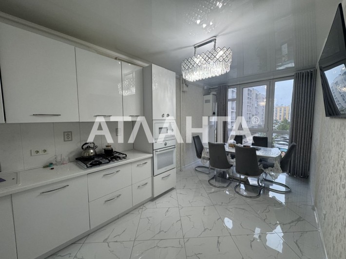 Продам 3 комнатную Квартиру с Капремонтом Мебелью  ЖК 7 Небо - фото 1