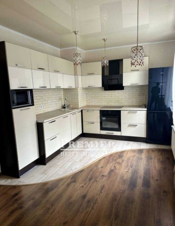 2 комнатная квартира 65 м2 ЖК Радужный - фото 1