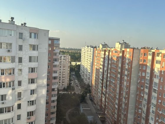 Продам ЖК Радужный кухня-гостиная + спальня.   Ремонт Лиманка