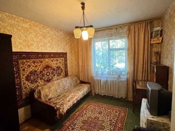 Продам 2 комнатную кв-ру на пр. Добровольского