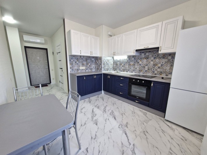 ЖК Радужный, новый ремонт. Гранитная, АТБ. Восточная, низкий этаж. - фото 1