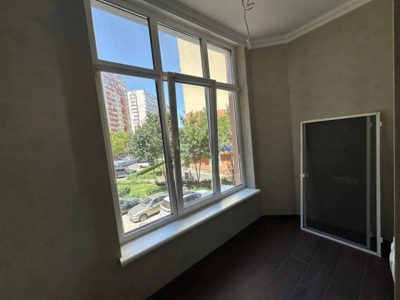 ЖК Радужный, 2 спальни и кухня, новый ремонт, низкий этаж Лиманка