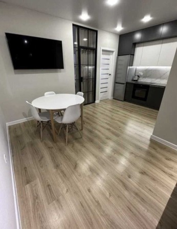 Срочная продажа 2-ком квартиры  в Жемчужном квартале! Ремонт! - фото 1