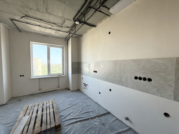 2-комн 70 мкв Радужный Гранитная Небесной Сотни начат ремонт Срочно - фото 1