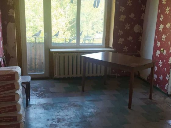 Продам 4-кімнатну квартиру, можливий розумний торг! Карлівка