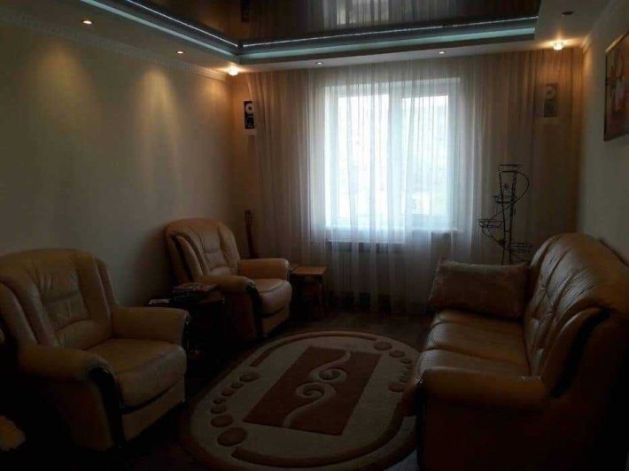 Продам 4-х кімнатну квартиру - фото 1