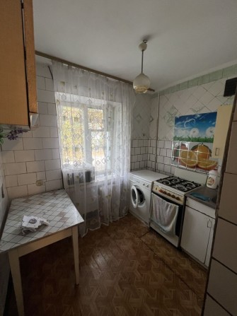 Продам трехкомнатную квартиру - фото 1