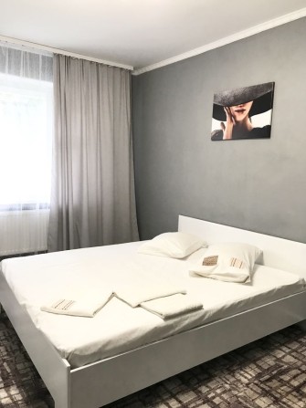 Центр міста, центральна площа. Квартира під офіс, салон магазин. - фото 1