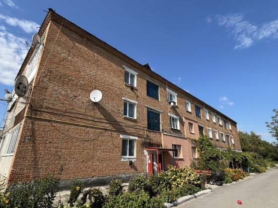 р 1-кімнатна квартира на 1 поверсі — зроби ремонт на свій смак! Изяслав