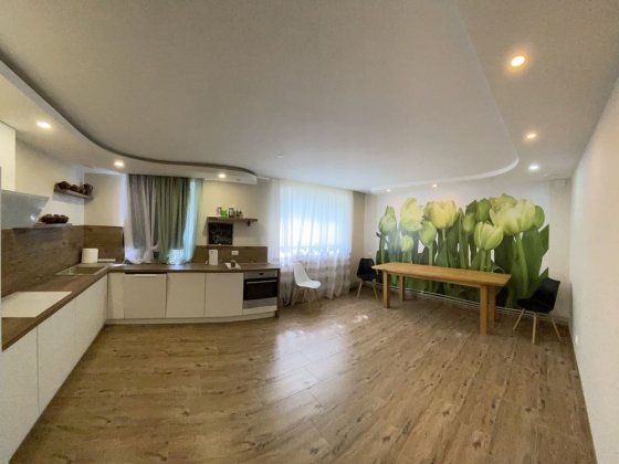 Квартира 4 кімнатна 120 кв. Якісний ремонт (Тепла підлога) Нова Ушиця