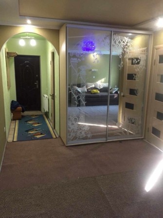 Продається двокімнатна квартира з ремонтом ,з меблями та поб.технікою - фото 1