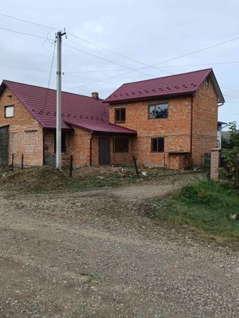 Продам 1/2 будинку в смт  Лужани. - фото 1