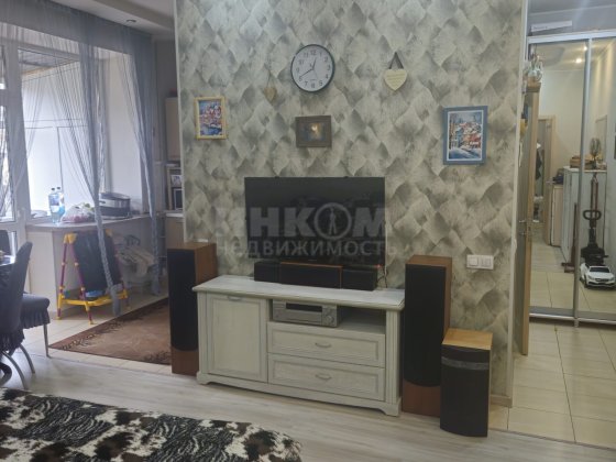 Продам 2к Красная Площадь 2 Сталинка Луганськ