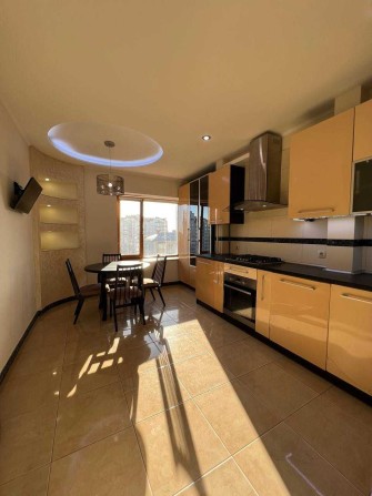 3 кімнатна квартира в центрі міста / Постанови та Програми - фото 1