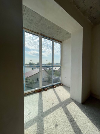 1к без ремонту!В зданому будинку поруч з парком! Мінімальне оформлення - фото 1