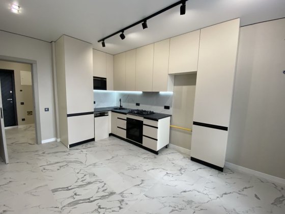 Однокімнатна 44м2 з ремонтом| центр міста Вишневе Вишневе